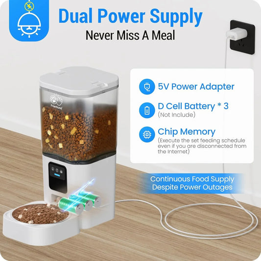 Automatic pet feeder with dual power supply, showing dry food, batteries, and power adapter.