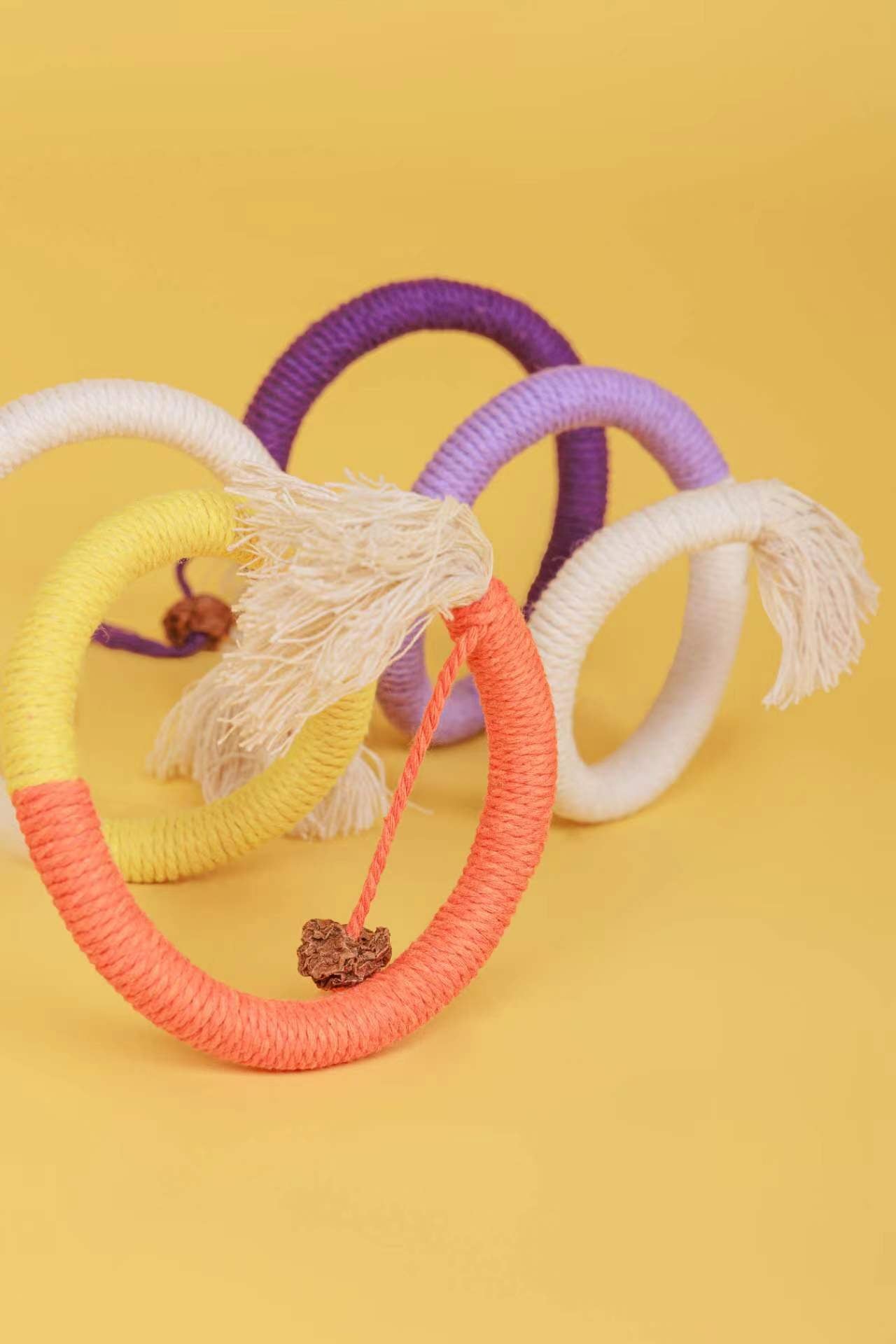 有机棉猫咬绳玩具，手工制作，适合牙齿护理，含猫薄荷，适合猫咪玩耍和咬咬。